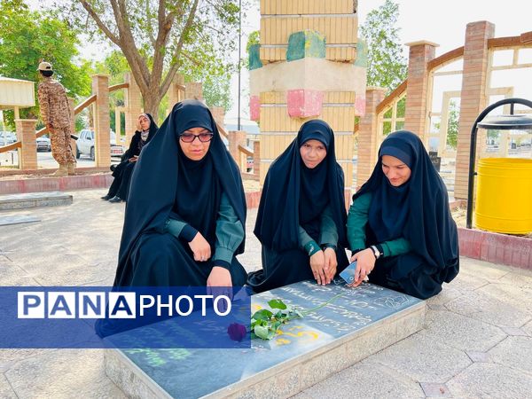 گلزار شهداء ؛ میزبان مسئولان شهرستان عنبرآباد همزمان با آغاز هفته دفاع مقدس