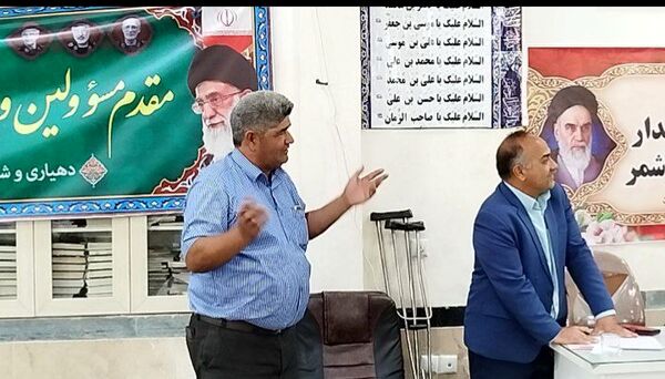 جلسه دهگردشی فرماندار کاشمر در روستای رزق آباد