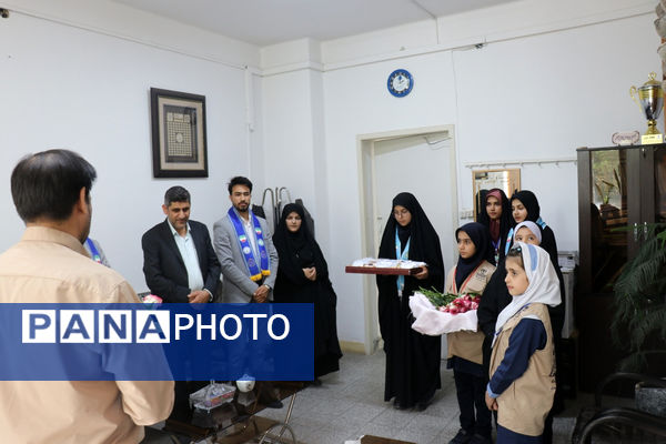 سپاس معلم در اداره آموزش و پرورش خراسان رضوی توسط دختران پیشتاز