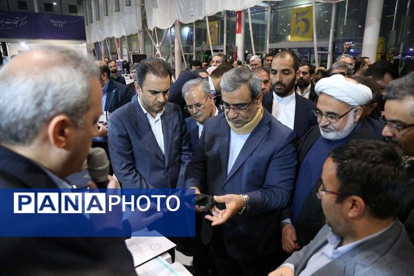 بازدید استاندار خراسان رضوی از دستاوردهای پژوهش و نوآوری در نمایشگاه مشهد