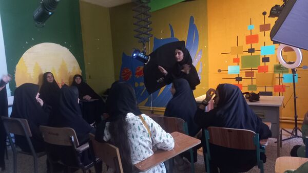 برگزاری هفته دوم دوره آموزشی فصل رویش در هنرستان ثمین