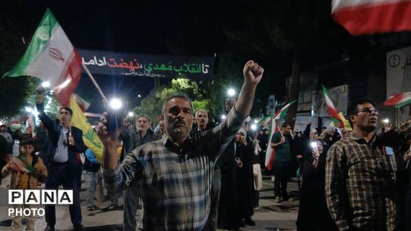 مشت ها بر فراز آسمان نیشابور نمایان شد 