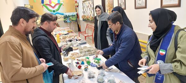 برپایی بازارچه دست سازه‌ها در کانون شهید مطهری سملقان