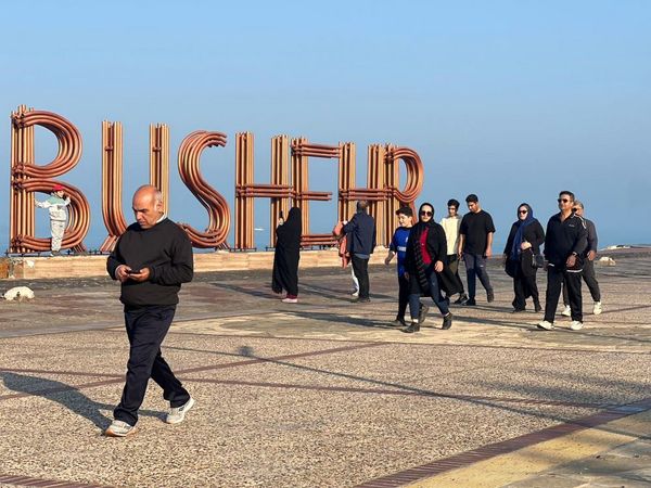 پیاده‌روی خانوادگی در بوشهر