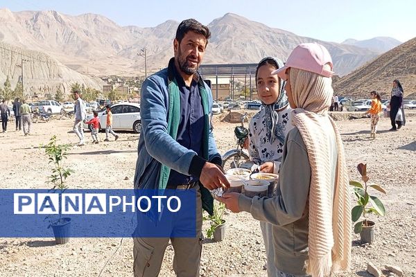 آغاز مراسم روز شهر بار با افتتاح نمایشگاه محصولات محلی و صنایع دستی