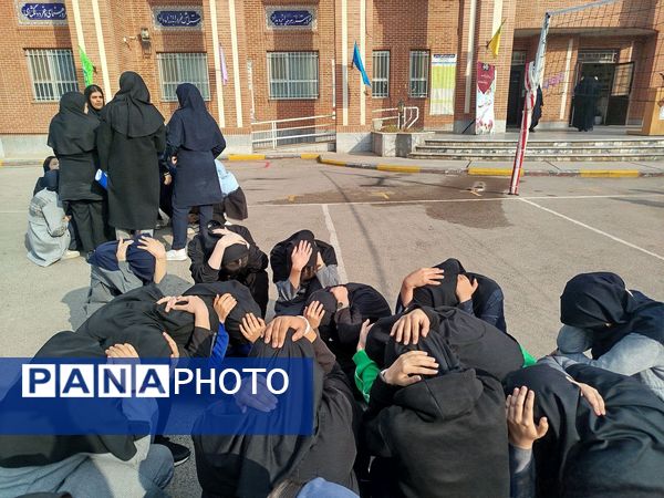 مانور سراسری زلزله در دبیرستان اعطایی ناحیه ۳ مشهد