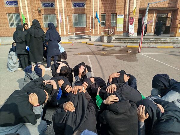 مانور سراسری زلزله در دبیرستان اعطایی ناحیه ۳ مشهد