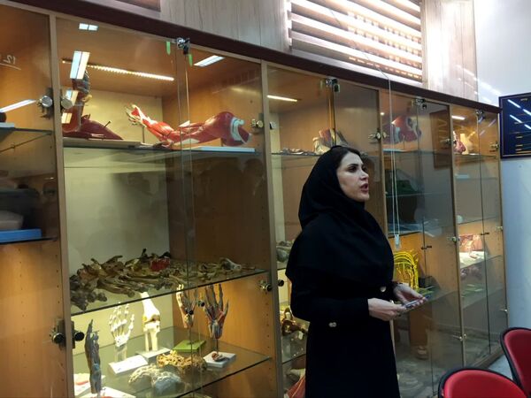 بازدید دانش آموزان دبیرستان نمونه آیت‌الله خامنه‌ای از دانشکده پزشکی دانشگاه فردوسی مشهد