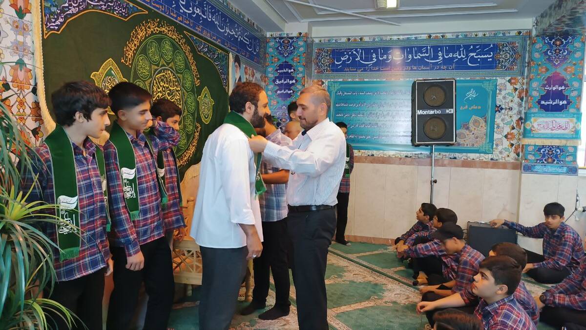 جشن پرشور عید غدیر خم در مدرسه شهدای مدافع حرم منطقه ۱۰ تهران