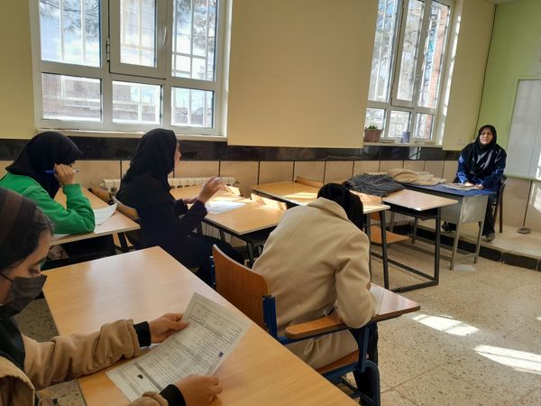 امتحانات نوبت اول در دبیرستان مادرمهربان خلیل آباد