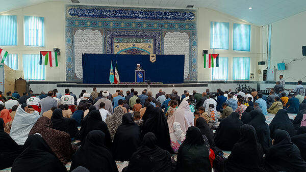 حضور امدادگران و کارکنان جمعیت هلال احمر در نماز عبادی، سیاسی جمعه شهرستان مارگون