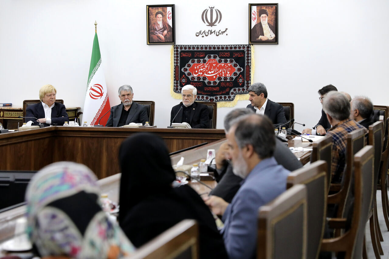 نباید یک نفر و یا شورای تامین شهرستان خلاف نگاه بزرگان برای فرهنگ و هنر کشور تصمیم‌ بگیرد
