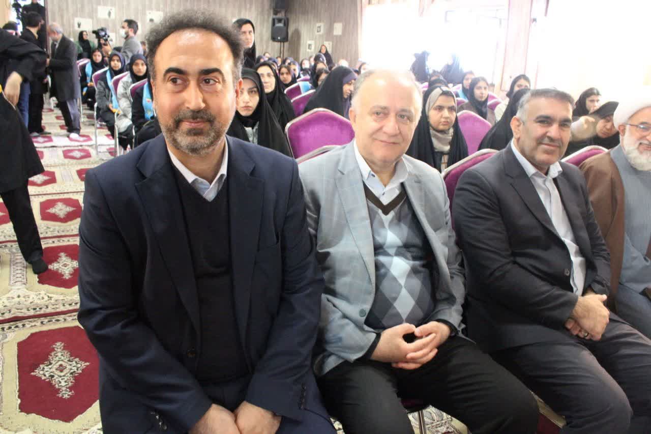 آئین متمرکز استانی نواختن زنگ انقلاب در دبیرستان دخترانه شرافت ناحیه ۱ کرج