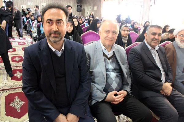 آئین متمرکز استانی نواختن زنگ انقلاب در دبیرستان دخترانه شرافت ناحیه ۱ کرج