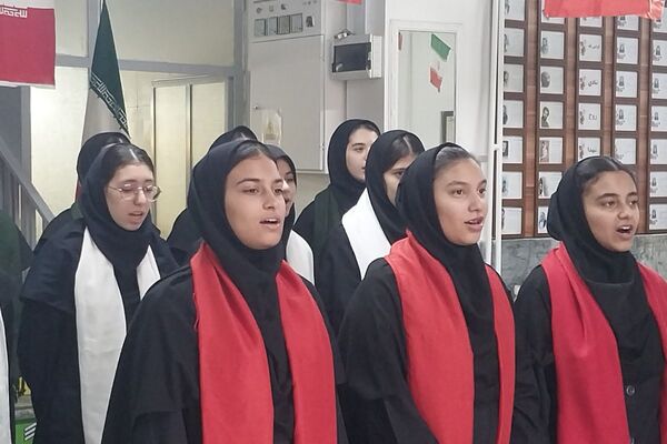 برپایی مدرسه انقلاب
