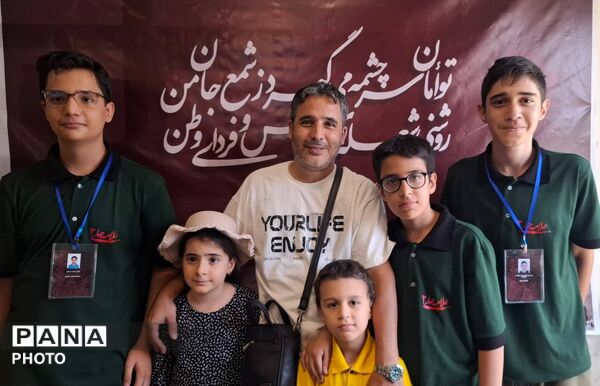 جشن علم در نمایشگاه «فانوس»؛ نمایش قدرت پژوهشگری دانش‌آموزان علامه حلی ۲