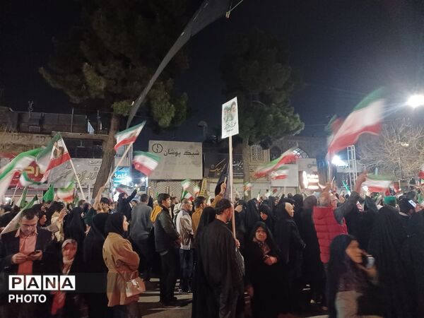 پیمان دوباره با رهبری با نوای رسای مهدی رسولی در آیین تجدید بیعت 