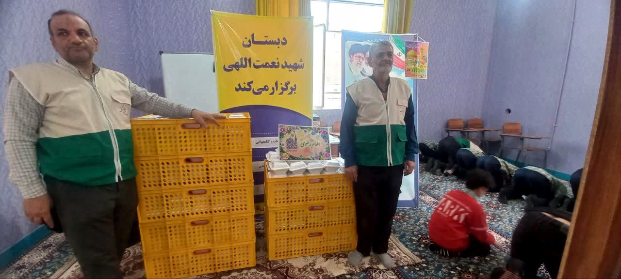 دانش‌آموزان دبستان شهید نعمت‌اللهی مهمان سفره رضوی شدند