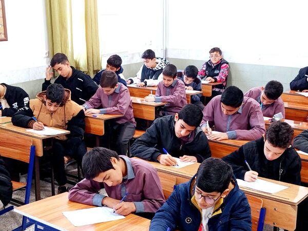 برگزاری امتحانات نوبت اول در دبیرستان میثاق کاشمر