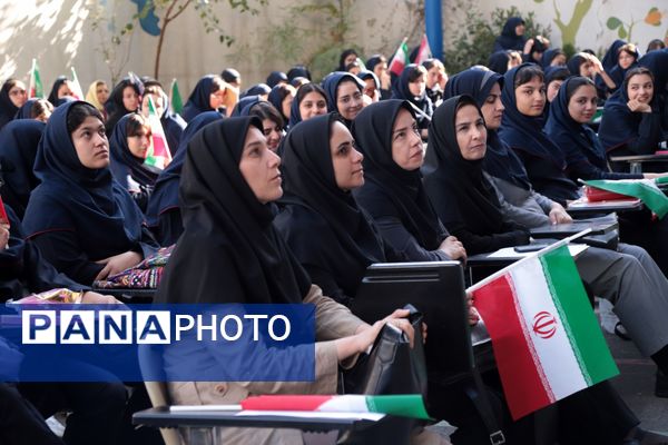 نواختن زنگ آغاز سال تحصیلی با حضور وزیر دادگستری 