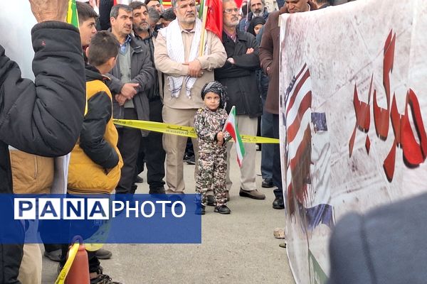 حضور اقشار مختلف مردم پردیس در راهپیمایی ۲۲بهمن 