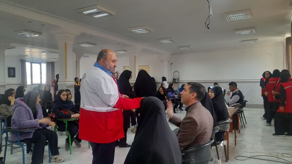 برگزاری مانور زلزله در هنرستان حضرت زینب(س) ناحیه ۴ کرج 