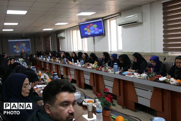 نشست فصلی مدیران ابتدایی مدارس شهرستان قرچک با حضور مدیرکل ارزیابی و عملکرد وزارت آموزش و پرورش 