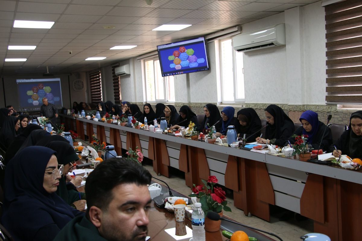 نشست فصلی مدیران ابتدایی مدارس شهرستان قرچک با حضور مدیرکل ارزیابی و عملکرد وزارت آموزش و پرورش 
