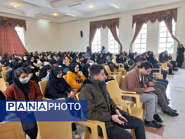 شکوه جشن دهه فجر در دبیرستان جوادالائمه سورشجان