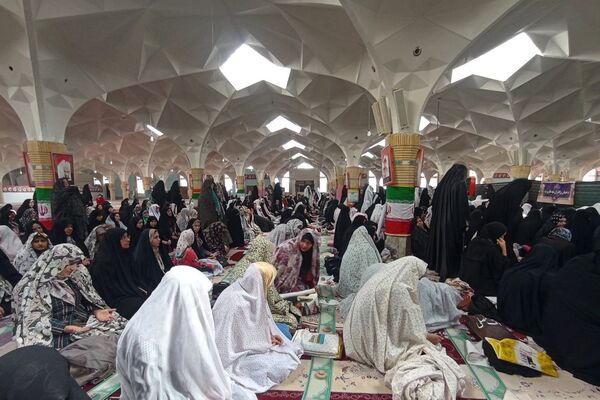 حضور پرشور دانش‌آموزان شهرستان قوچان در برگزاری نماز جمعه 