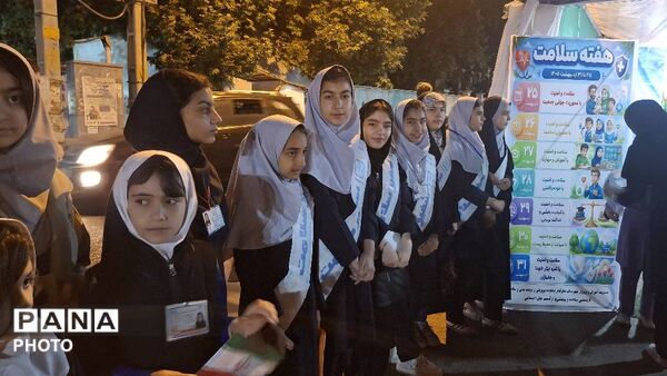 برپایی غرفه سلامت، در راهپیمایی شبانه مردم نظرآباد