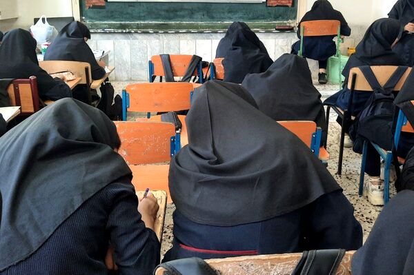 آزمون سنجش آغازین در دبیرستان دخترانه فیاض