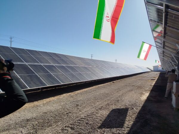 خراسان رضوی میزبان جهش انرژی پاک؛ افتتاح و کلنگ‌زنی پروژه‌های خورشیدی با حضور استاندار