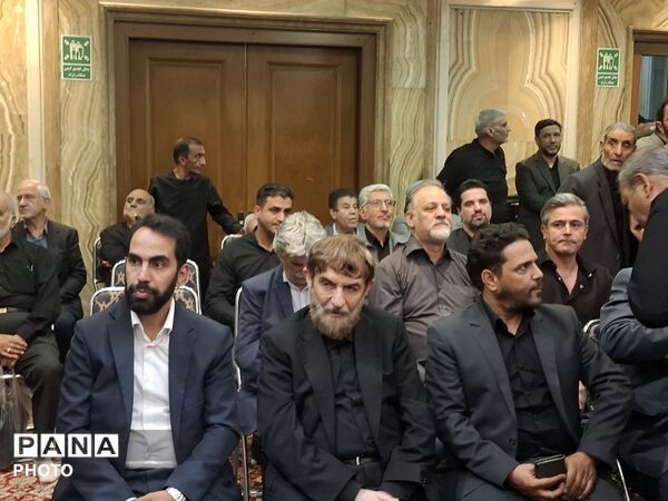 وداع با مادری که سه شهید پروراند و پس از سال ها فراق به آغوش فرزندانش بازگشت