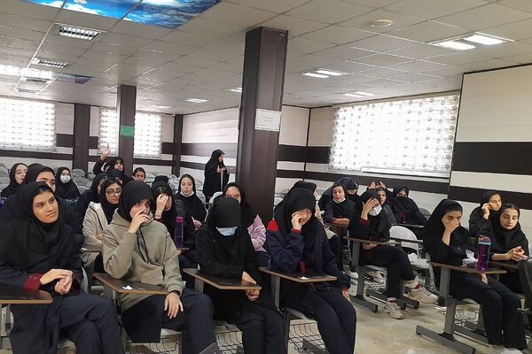 جلسه شخصیت‌سازی دختران پیشتاز مبتنی بر شاخص‌های تربیتی الگوی سوم در دبیرستان شهیدی 