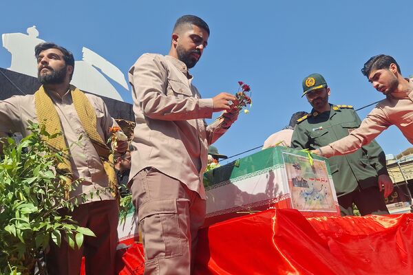 مراسم تشییع پیکر سردار شهید غلامحسین غیب پرور