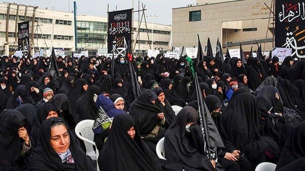 بدرقه پیکر مطهر ۱۳ شهید گمنام در اجتماع عظیم فاطمیون مشهد