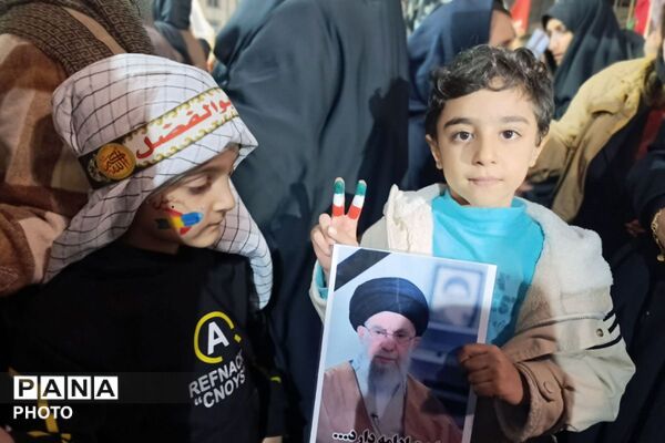 نیمکتی برای رفاقت با شهدا