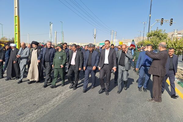 گزارش تصویری از راهپیمایی سیزده آبان در پردیس