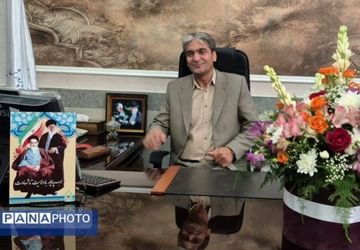 معاون مدیر کل و مدیر آموزش و پرورش نیشابور روز خبرنگار را تبریک گفت