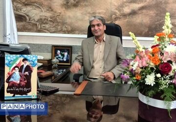 معاون مدیر کل و مدیر آموزش و پرورش نیشابور روز خبرنگار را تبریک گفت