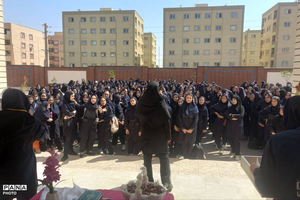 جشن بازگشایی مدارس در دبیرستان دخترانه خوارزمی