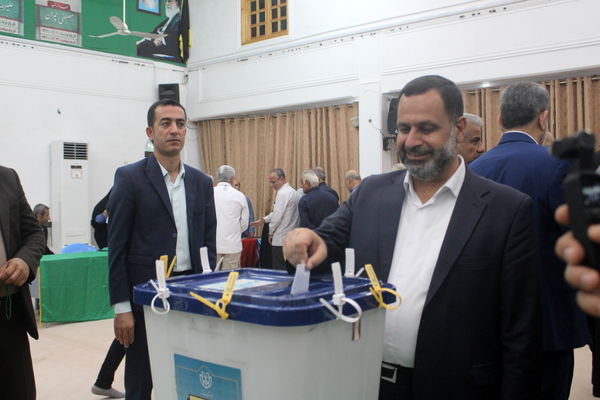 حضور پرشور مردم ولایت‌مدار بوشهر در پای صندوق‌های رأی