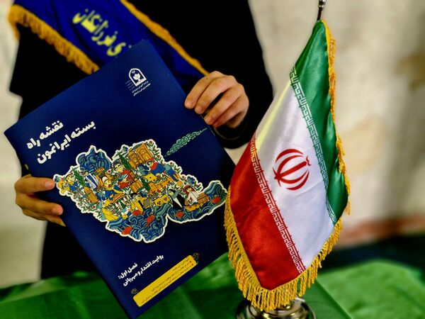رونمایی از بسته فرهنگی–تربیتی «ایرانمون» در مدرسه بنت‌الهدی