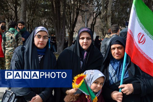 همبستگی یکبارچه مردم غیور و ولایتمدار شهرستان بروجرد در تشییع شهدای امنیت