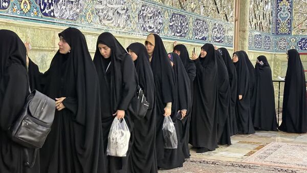 آیین غبارروبی حرم حضرت معصومه(س) با حضور بانوان طلبه