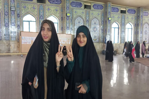 اقامه آخرین نماز جمعه ماه مبارک رمضان با حضور چشمگیر مردم یاسوج