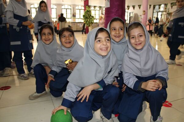 صبحگاه شاد مدارس دخترانه استان اصفهان در قالب طرح «نوجوان شاد ایرانی (نشا)»