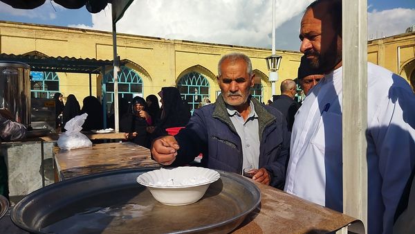 گذری بر فعالیت چایخانه مسجد جامع در سومین جمعه آذر ماه 