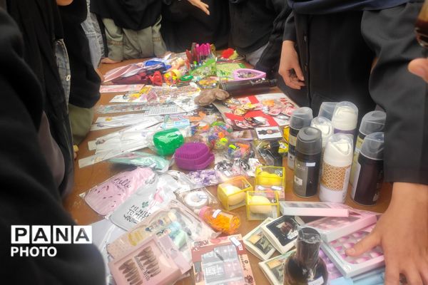 بازارچه دست سازه‌های دانش‌آموزی